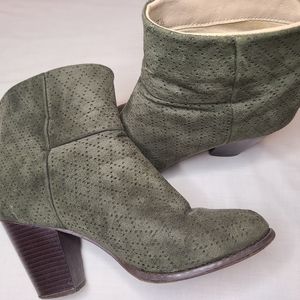 M & L green velvet booties 7.5
